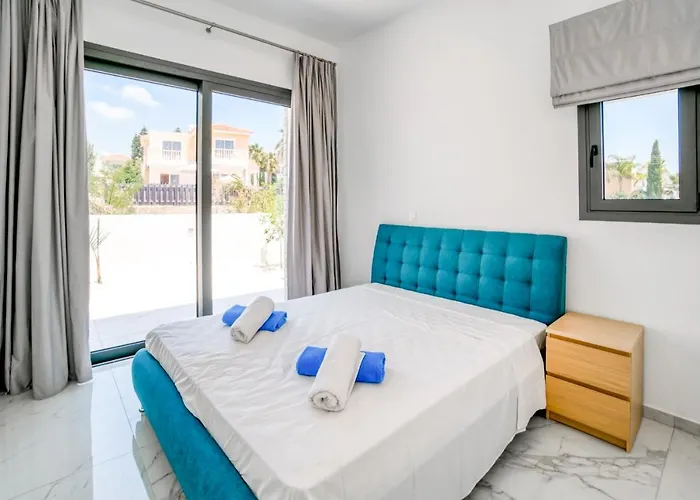 Arsinoe By Ezoria Villa