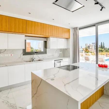 Arsinoe By Ezoria Villa *