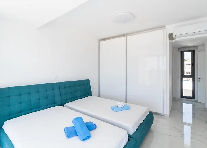 Arsinoe By Ezoria Villa Coral Bay